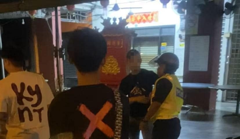 华男冒警勒索少年 警:已捕一人延扣助查