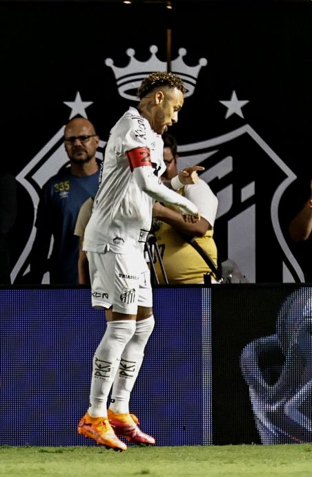 单刀奔袭40米破107天球荒  内马尔兴奋得手舞足蹈