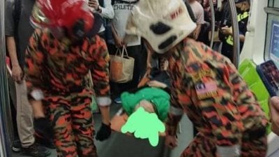 单轨火车卡轨动弹不得 58岁女乘客车厢内晕倒