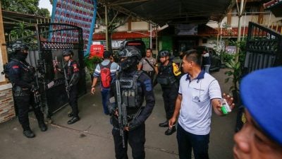 印尼雅加达高中爆炸55人伤 17岁疑犯送院 反恐小组介入调查