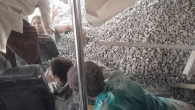 印度巴士与砂石车相撞20死 惊悚画面流出