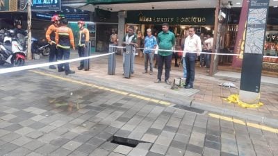 印度清真寺一带再发生路陷 车辆禁止通行