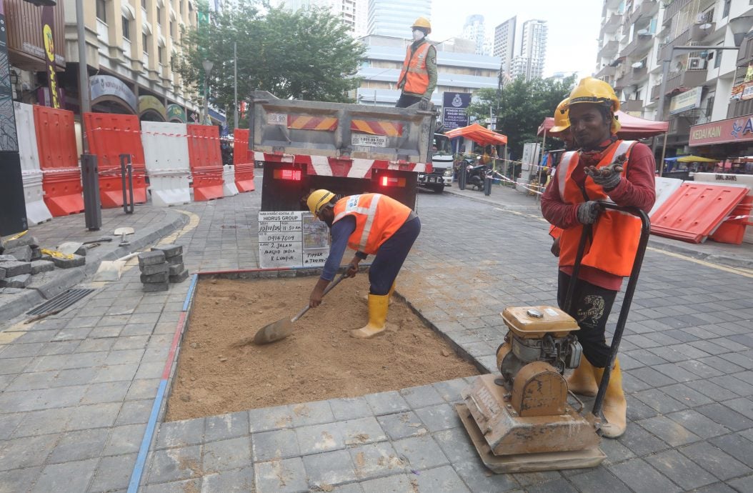 印度清真寺路地陷／4图