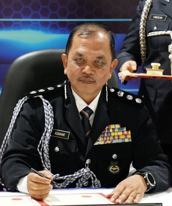 即时国内：芙蓉世纪花园凌晨爆“群殴命案”男子遭围殴倒地送院不治 警方：追查动机与嫌犯身份