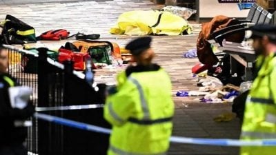 英国火车上持刀伤人   多人受伤2人被捕