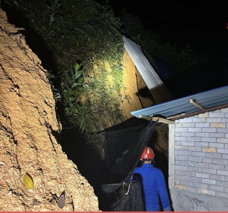  双文丹土崩 3人跑赢死神