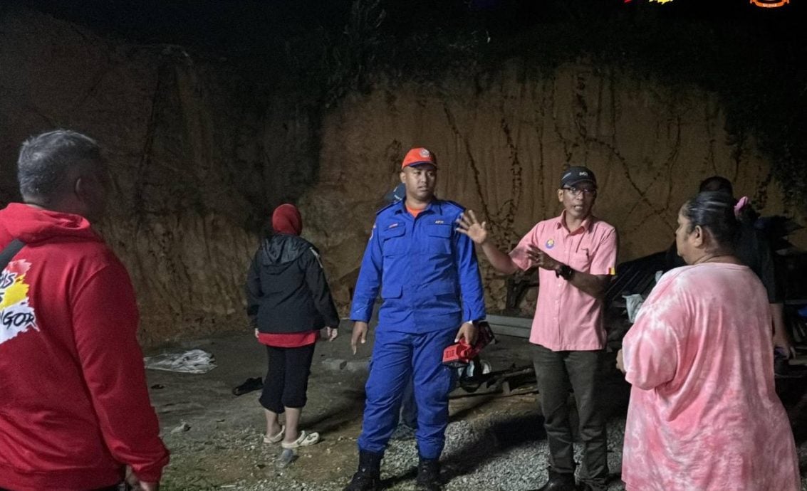  双文丹土崩 3人跑赢死神