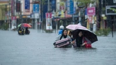 受困洪灾无法上班？ 你或可向公司申请特别假期