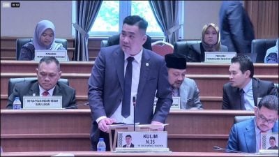 吉打州议会 |  黄佳祯议会上悼念张晓卿  肯定世华媒体贡献