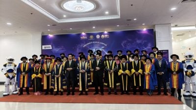 阿斯拉夫:除了专业技能 毕业生须具高尚品德