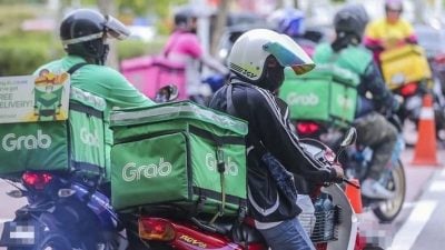 后悔当年学习不上心 送餐员重考SPM追梦