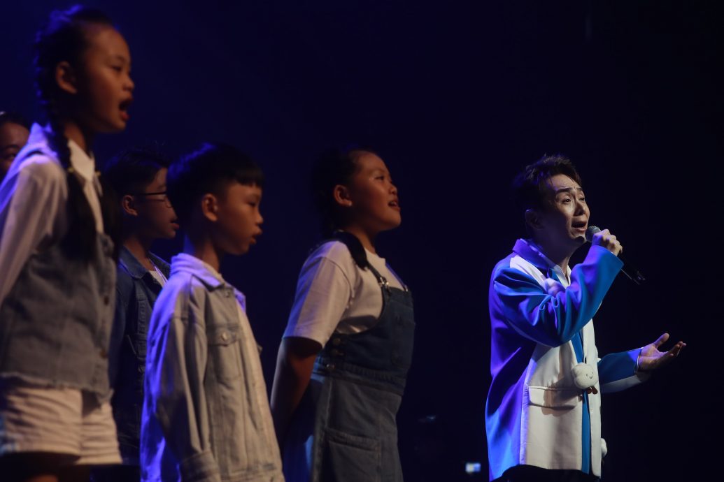 唱星云大作致谢觉诚法师 黎升铭音乐会泪悼亡妹