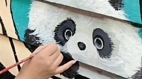 在槟姓周桥擅画熊猫 女游客被网民骂“挑战大马法律”