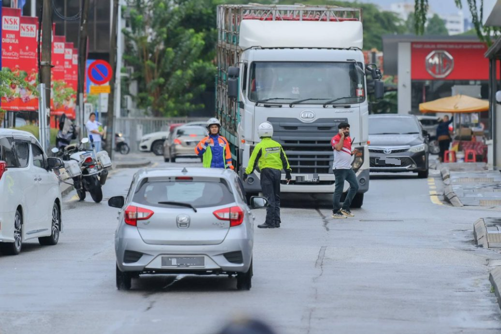 大都会-DBKL解决泗岩沫国会选区民生问题／2图