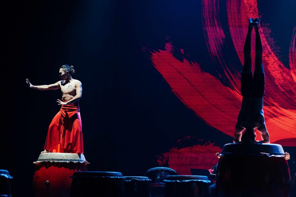 大都会-《卡玛拉德里》首演爆满 掌声见证击乐情谊