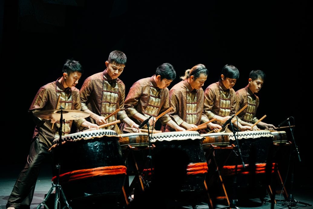 大都会-《卡玛拉德里》首演爆满 掌声见证击乐情谊