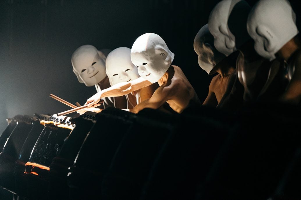 大都会-《卡玛拉德里》首演爆满 掌声见证击乐情谊