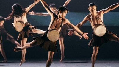 《卡玛拉德里》首演爆满 掌声见证击乐情谊   手集团跨界音乐会开启5场艺术盛宴