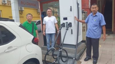 商区充电桩选址不当   余保凭：加剧车位不足