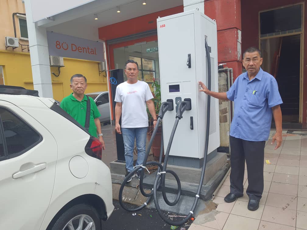 大都会-余保凭:便民设施反成扰民项目 EV充电桩选址加剧拥堵