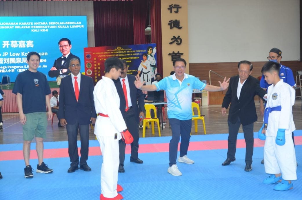 大都会-冲绳空手道学联中小学竞技大赛