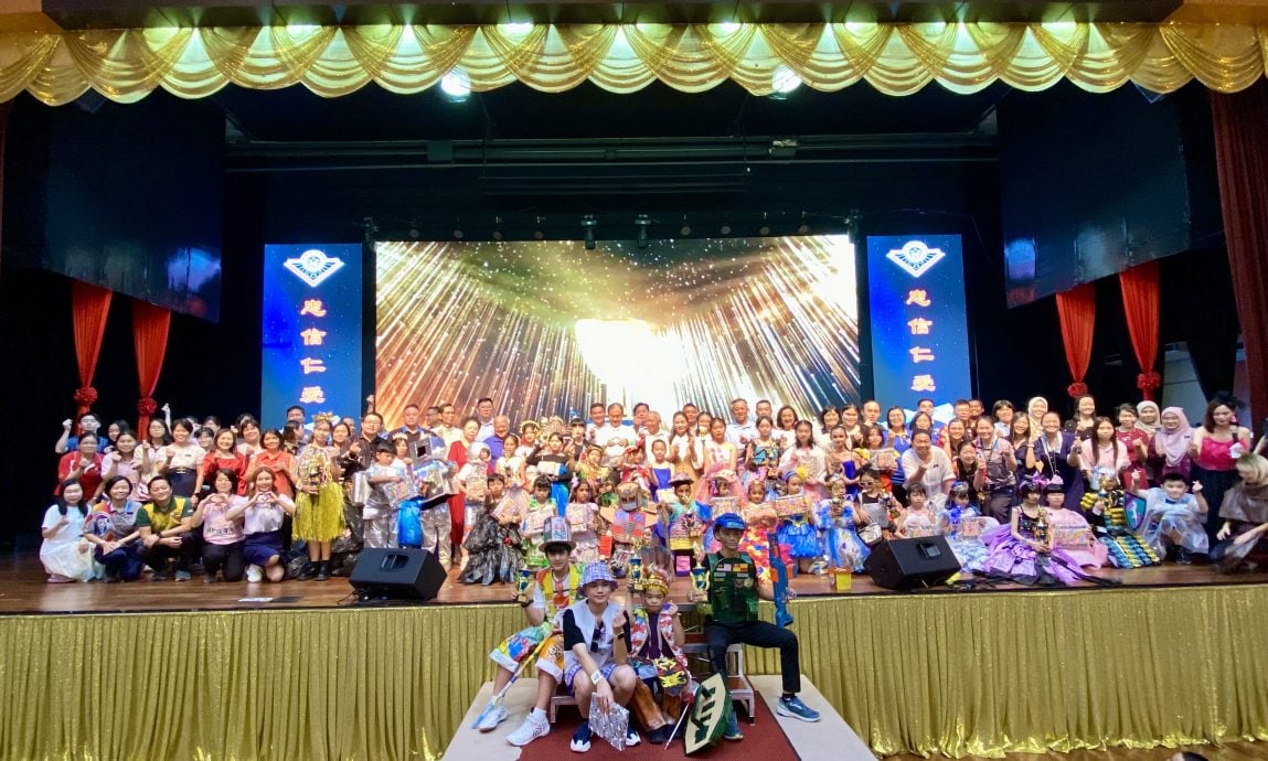 大都会-巴生共和华小学生走猫步迎儿童节