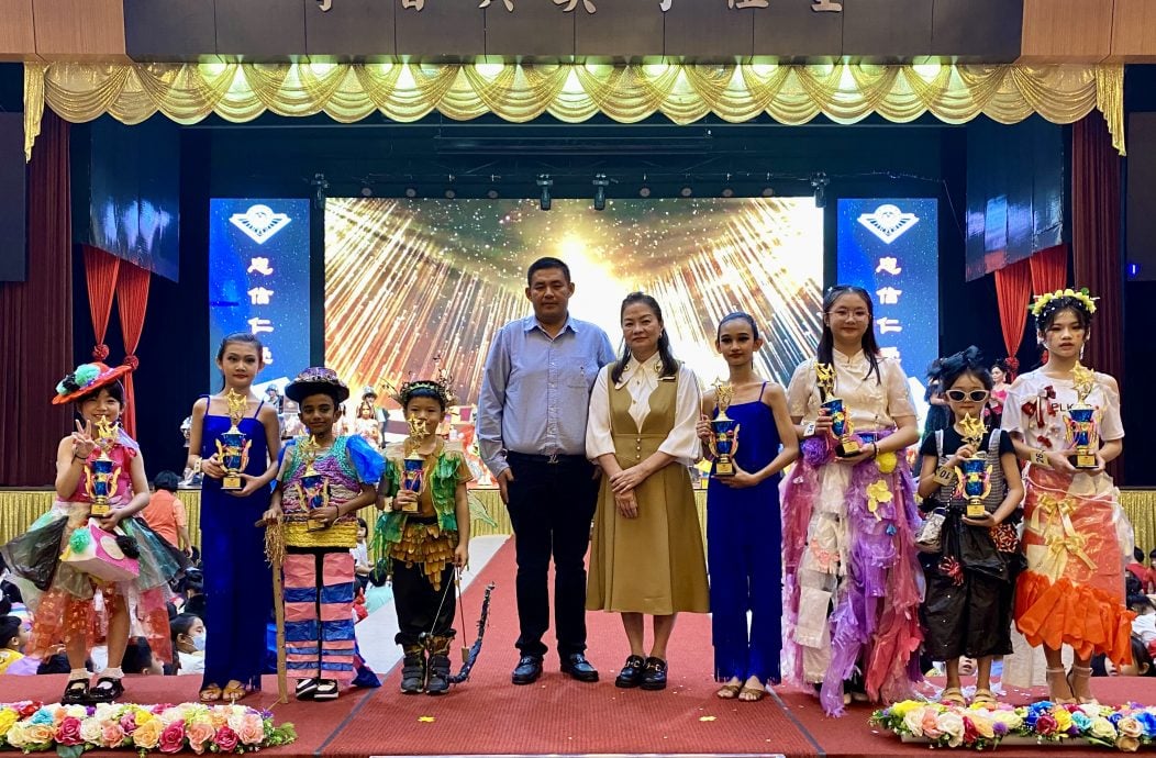 大都会-巴生共和华小学生走猫步迎儿童节