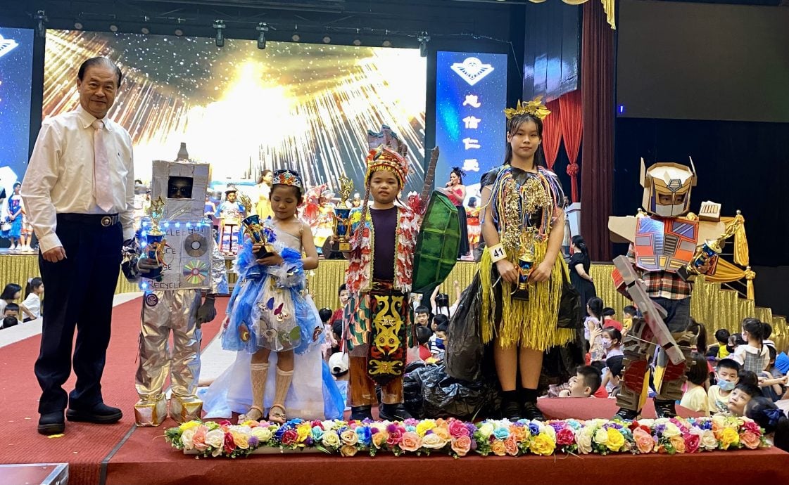 大都会-巴生共和华小学生走猫步迎儿童节