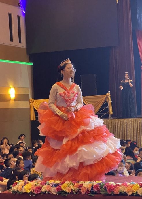 大都会-巴生共和华小学生走猫步迎儿童节