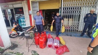 巴生市厅拉大队   取缔违规经商单位