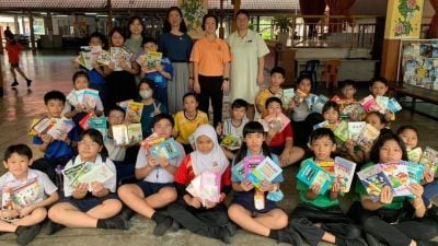 帝沙再也二校发放书券   鼓励学生享受阅读乐趣