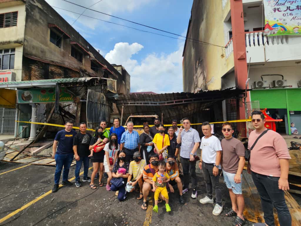 大都会-罗盛年探望火灾灾黎