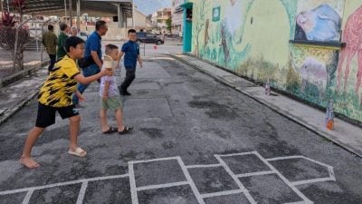 玩传统游戏 重拾童年乐趣