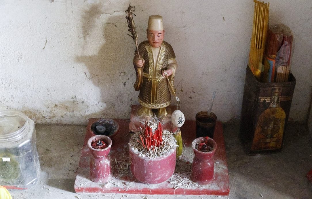 大都会/《特职世界》系列/11月5日见报/纸扎师傅巧手连接阴阳间 营造先人彼岸另一个家园