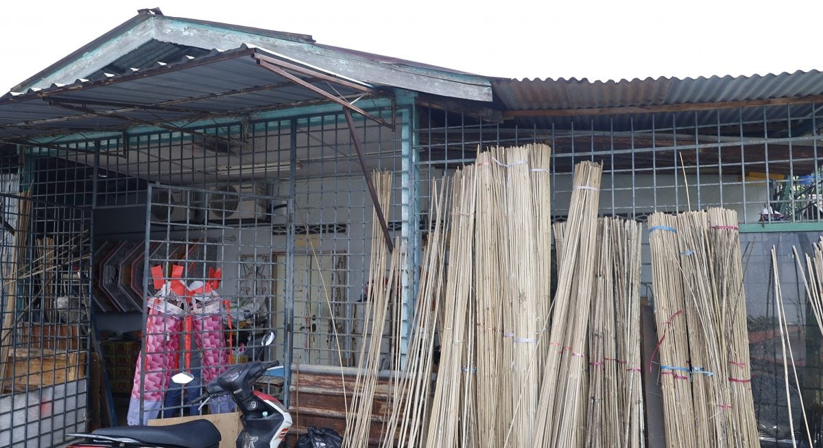 大都会/《特职世界》系列/11月5日见报/纸扎师傅巧手连接阴阳间 营造先人彼岸另一个家园