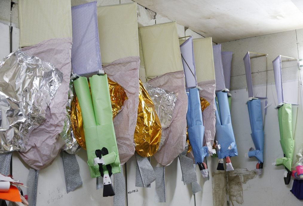 大都会/《特职世界》系列/11月5日见报/纸扎师傅巧手连接阴阳间 营造先人彼岸另一个家园