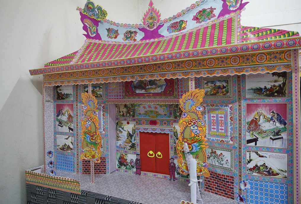 大都会/《特职世界》系列/11月5日见报/纸扎师傅巧手连接阴阳间 营造先人彼岸另一个家园