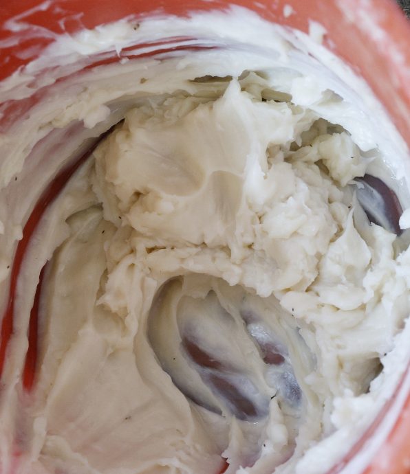 大都会/《特职世界》系列/11月5日见报/纸扎师傅巧手连接阴阳间 营造先人彼岸另一个家园