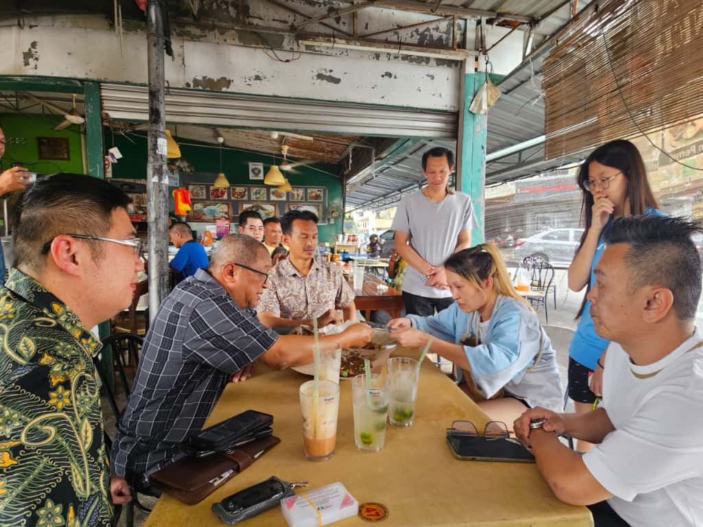 大都会/伊党协助士拉央新镇火灾灾民