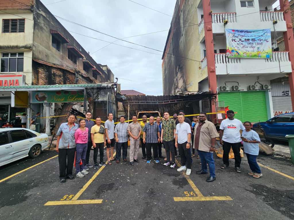 大都会/伊党协助士拉央新镇火灾灾民