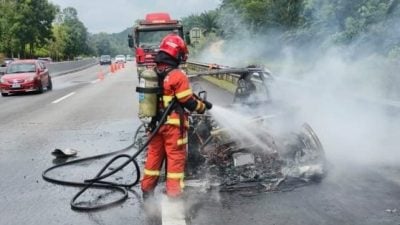 保时捷失火 女郎跳车