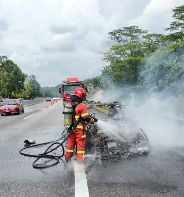 大都会:保时捷失火 华女逃生/2图