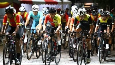 灵国际绕圈赛   吸引500国内外骑士参与