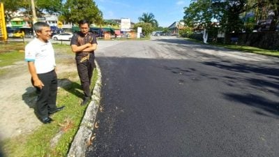 加影辉煌花园与嘉思敏花园   建议路口画黄格 缓解车流量