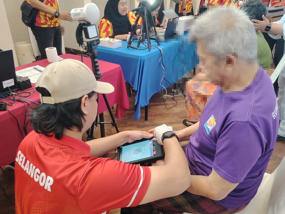 大都会/国民登记局扩展服务范围 官员亲自上门协助行动不便、残疾、弃养孤老和原住民更换大马卡