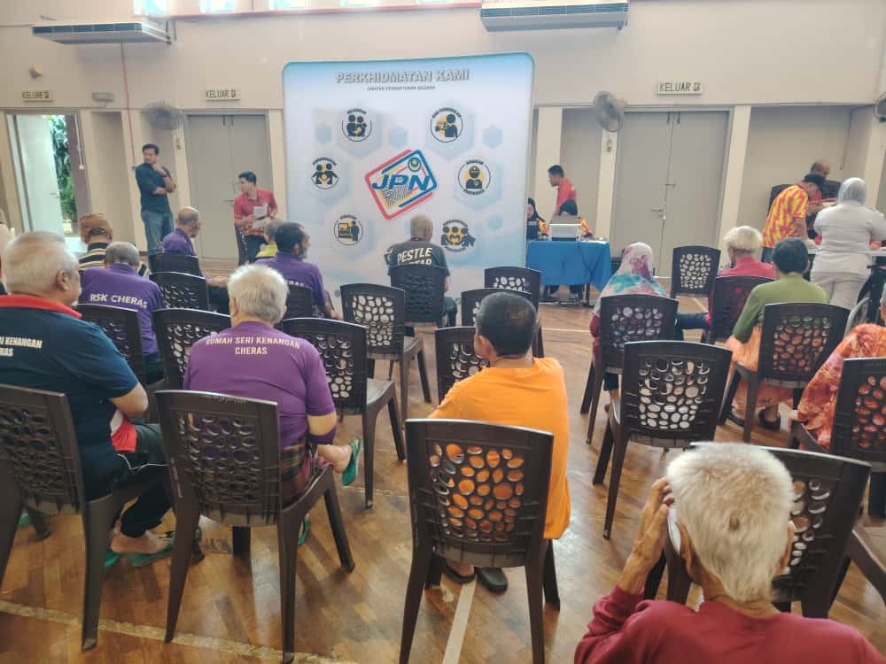 大都会/国民登记局扩展服务范围 官员亲自上门协助行动不便、残疾、弃养孤老和原住民更换大马卡