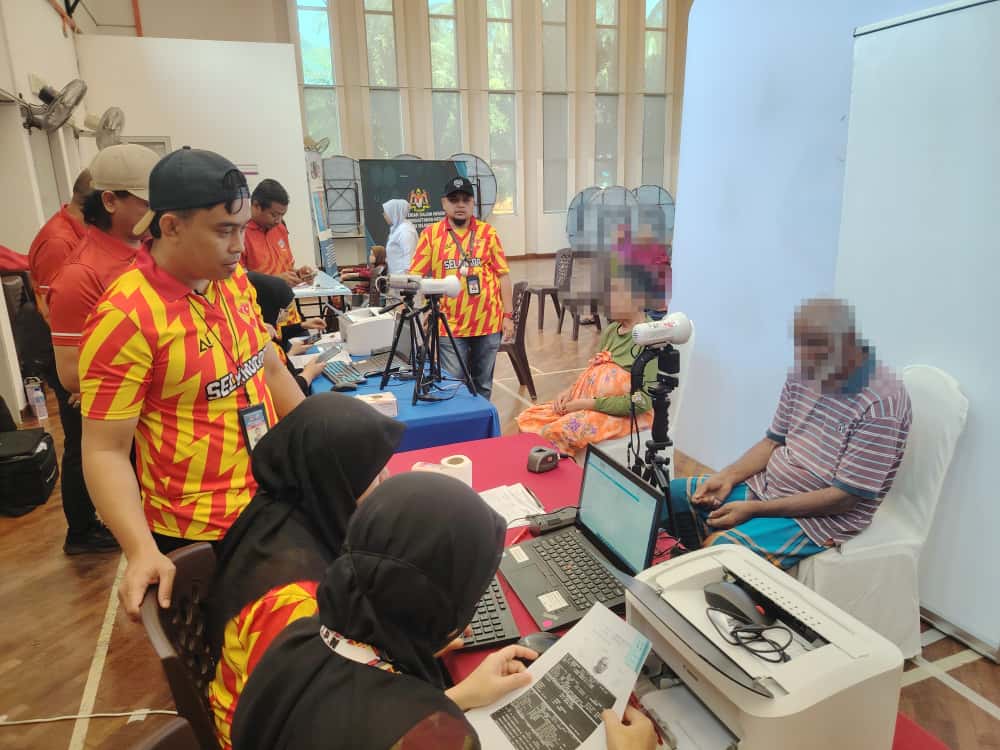 大都会/国民登记局扩展服务范围 官员亲自上门协助行动不便、残疾、弃养孤老和原住民更换大马卡