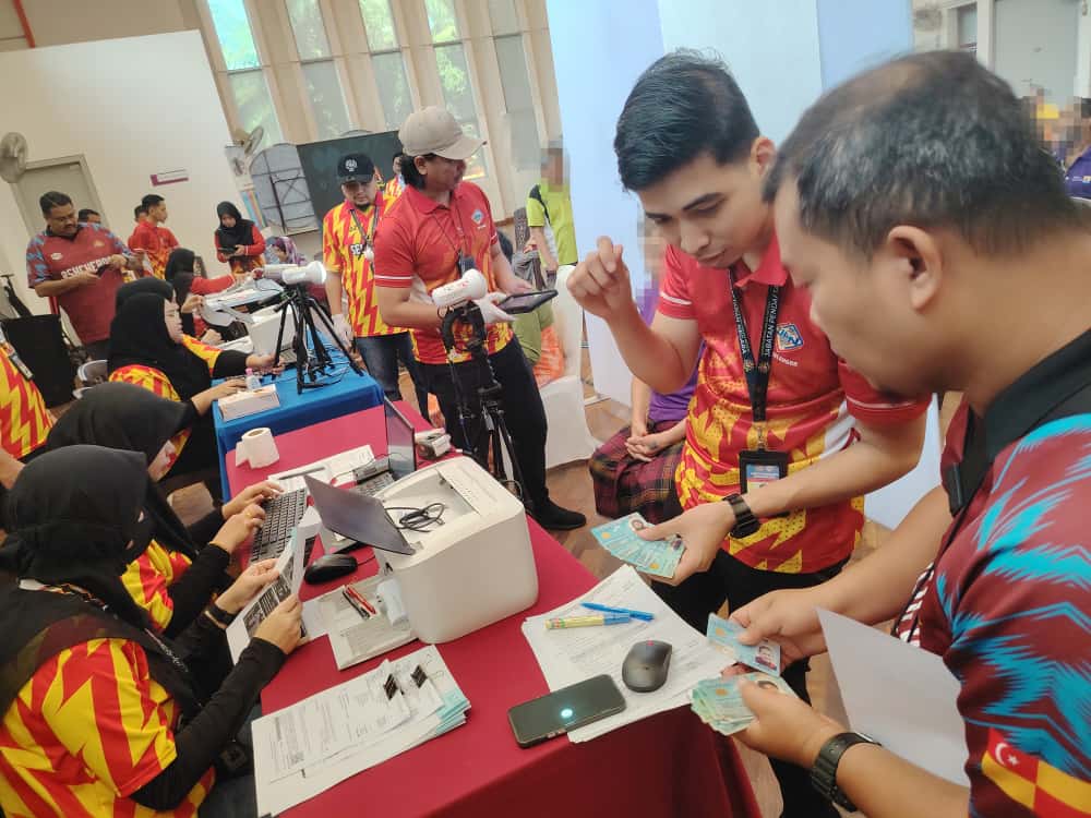 大都会/国民登记局扩展服务范围 官员亲自上门协助行动不便、残疾、弃养孤老和原住民更换大马卡