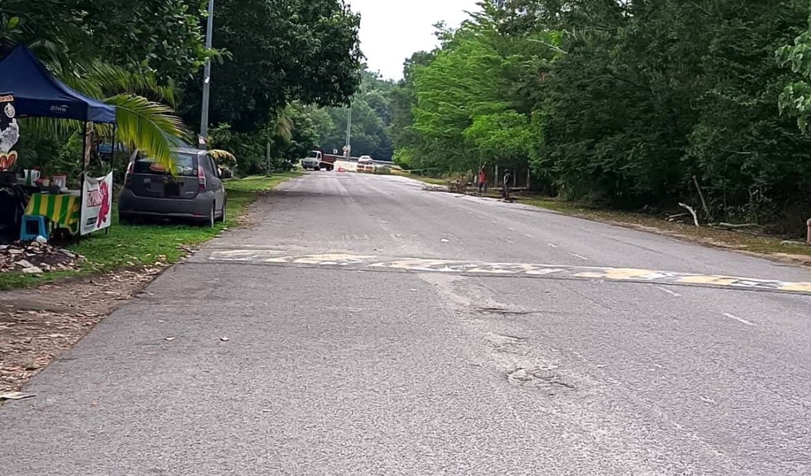 大都会/士毛月打昔科舒玛城中学旁道路崩塌,今起封路抢修7天