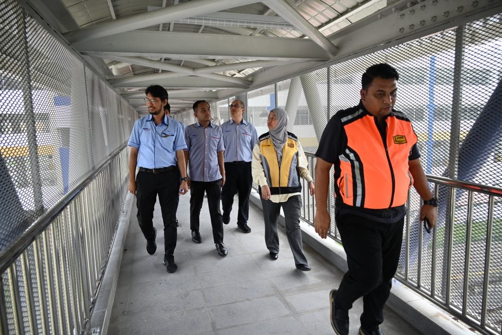 大都会封面:5400万5层楼高电动火车站停车场年内开放/15图